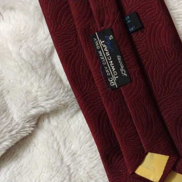 Tie - Picture 2 of 3